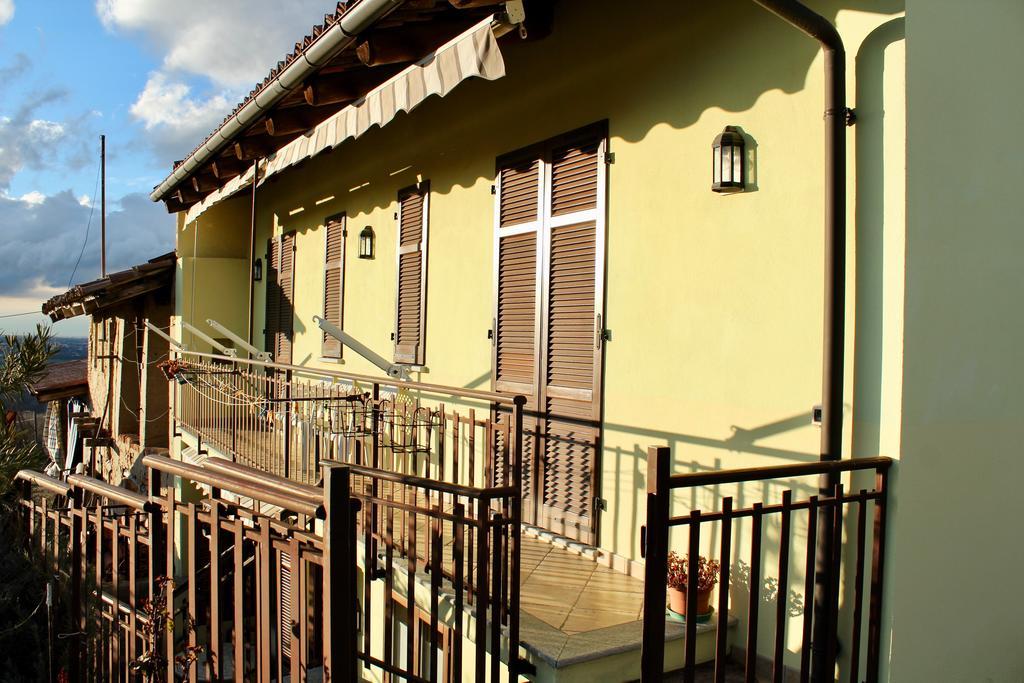 Tra... Monti E Vigne Bed & Breakfast La Morra Exterior foto