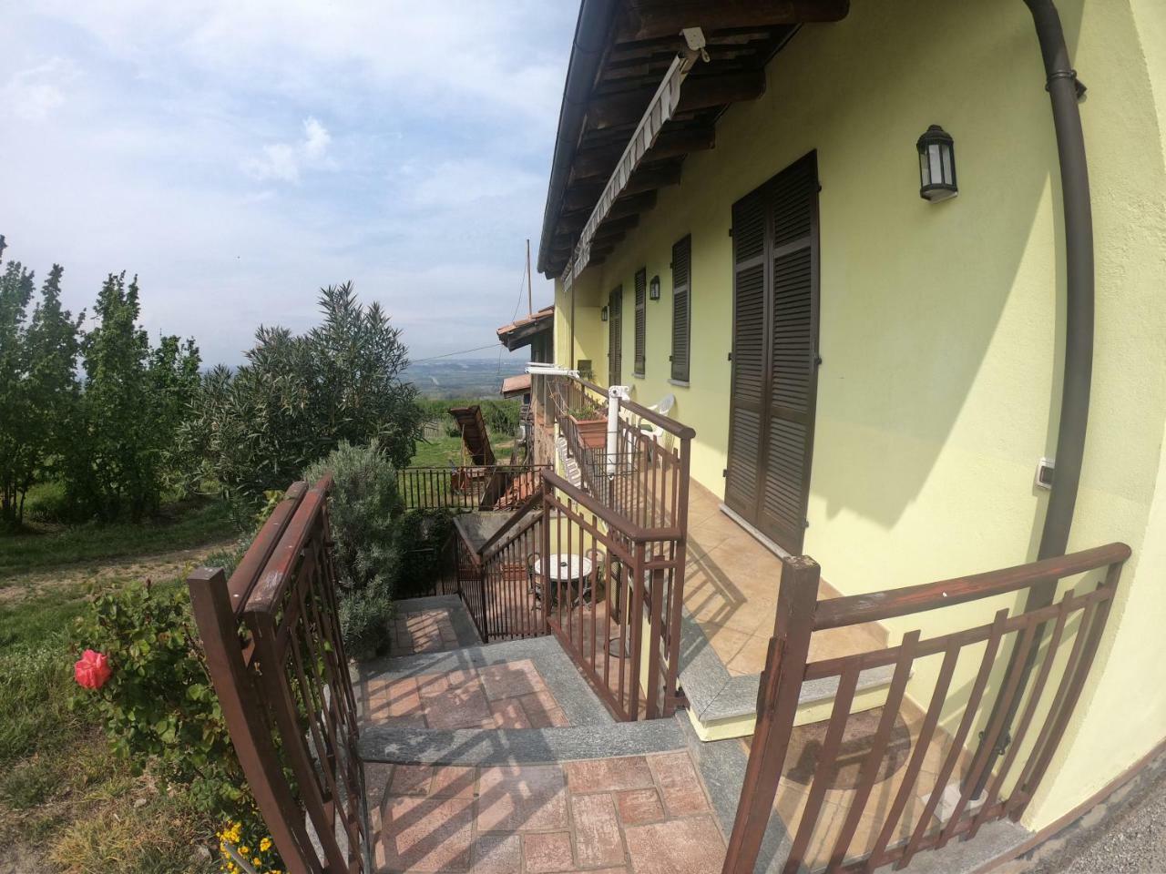 Tra... Monti E Vigne Bed & Breakfast La Morra Exterior foto