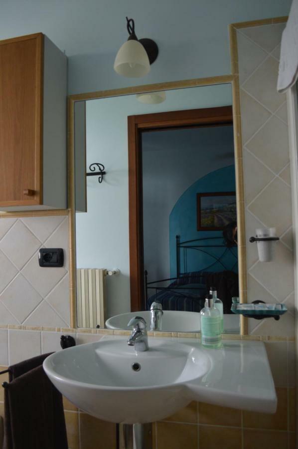 Tra... Monti E Vigne Bed & Breakfast La Morra Exterior foto